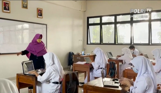 Pembelajaran tatap muka dihentikan sementara. (Foto: PMJ News/Polri TV).