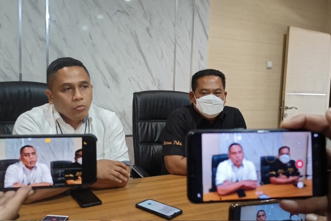 Kasat Reskrim Polrestro Depok, AKBP Yogen Heroes Baruno memberikan keterangan pers. (Foto: PMJ News).