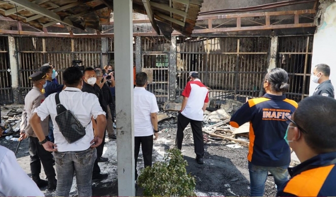 Menteri Hukum dan HAM, Yasonna Laoly meninjau Lapas Kelas I Tangerang yang terbakar. (Foto: PMJ News/Gtg).