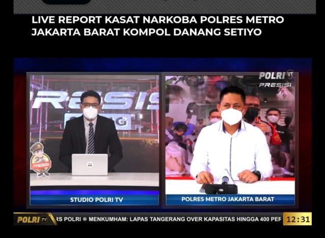 Keterangan  Kasat Narkoba Polres Metro Jakarta Barat Kompol Danang Setiyo. (Foto: TV Polri). 