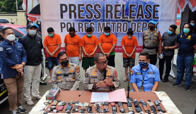 Polres Metro Depok menggelar perkara kasus penipuan dan penggelapan kendaraan. (Foto: PMJ News).