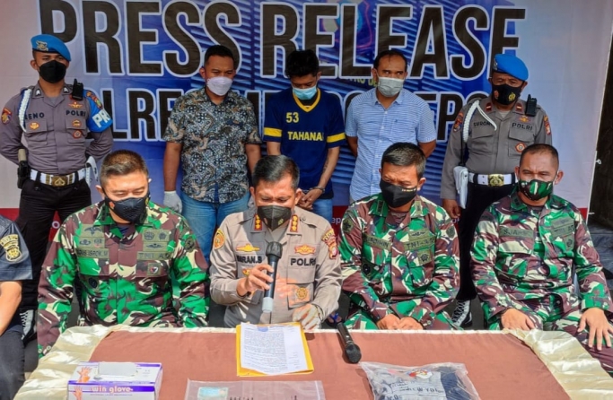 Kapolres Metro Depok, Kombes Pol Imran Edwin Siregar dalam konferensi pers di Polres Metro Depok. (Foto: PMJ News)