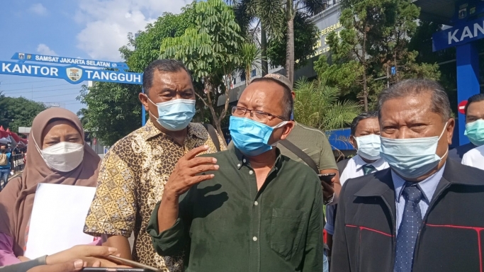 Kuasa hukum 255 korban penipuan penerimaan CPNS yang dilakukan anak Nia Daniaty. (Foto: PMJ News/Yeni).