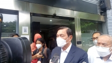 Menteri Luhut berikan keterangan. (Foto: PMJ/Yeni). 