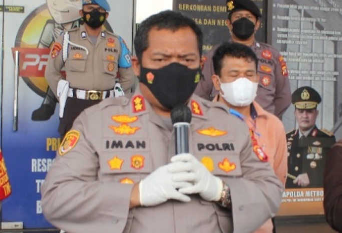 Kapolres Tangerang Selatan, AKBP Iman Imanuddin saat memberikan keterangan kepada wartawan. (Foo: PMJ News).