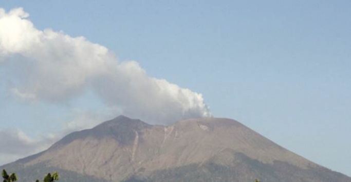 Gunung Ili Lewotolok. (Foto: Dok Net)