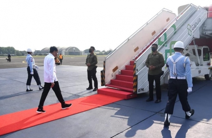 Presiden Jokowi bertolak ke Jawa Timur untuk meresmikan pembangunan smelter PT Freeport. (Foto: PMJ News/Instagram @jokowi).