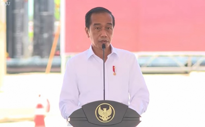 Presiden Jokowi melakukan groundbreaking pembangunan smelter PT Freeport Indonesia di KEK Gresik. (Foto: PMJ News/YouTube Setpres).