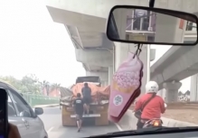 Seorang warga merekam aksi bajing loncat yang melakukan pencurian di wilayah Cakung, Jakarta Timur. (Foto: PMJ News/Instagram @merekamjakarta).