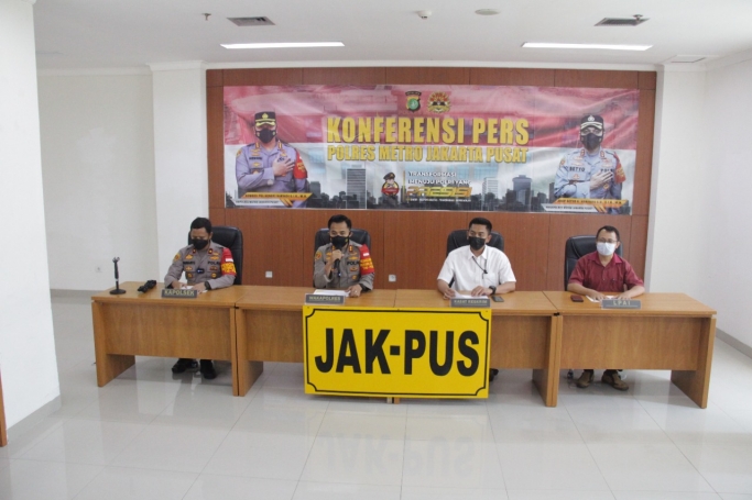 Keterangan Wakapolres Metro Jakarta Pusat, AKBP Setyo Koes Heriyanto dan jajarannya. (Foto: PMJ News)