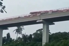 Rangkaian kereta LRT mengalami kecelakaan di kawasan Cibubur. (Foto: PMJ News/Istimewa).