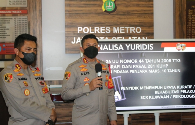 Polres Metro Jakarta Selatan menggelar perkara kasus tindakan asusial. (Foto: PMJ News).