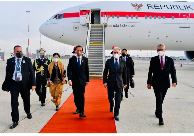 Presiden Jokowi tiba di Kota Roma Italia. (Foto: Instagram Jokowi). 