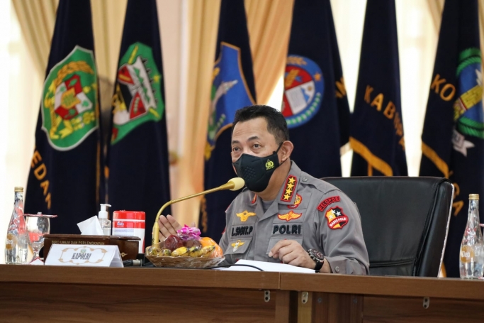 Kapolri Jenderal Pol Listyo Sigit Prabowo dan Panglima TNI Marsekal Hadi Tjahjanto memimpin rapat pengarahan Nataru. (Foto: PMJ News). 