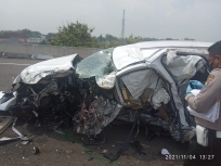 Mobil Vanessa Angel hancur di Tol Nganjuk. (Foto: PMJ News)