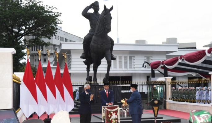 Presiden Jokowi meresmikan Tugu Api Semangat Indonesia Merdeka Tidak Pernah Padam. (Foto: PMJ News/BPMI Setpres).