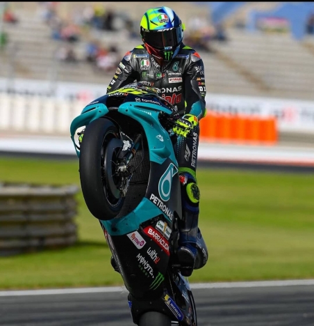 Momen perpisahan pebalap Valentino Rossi. (Foto: Dok Net/ Istimewa). 