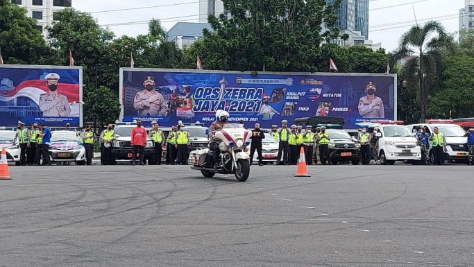 Operasi Zebra untuk disiplinkan masyarakat berkendara. (Foto: PMJ/Yeni).