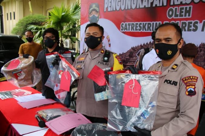 Sejumlah barang bukti kejahatan diamankan polisi. (Foto: Dok Net/ Istimewa)