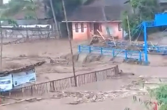 Banjir bandang di Garut. (Foto: Dok Net/ Istimewa)