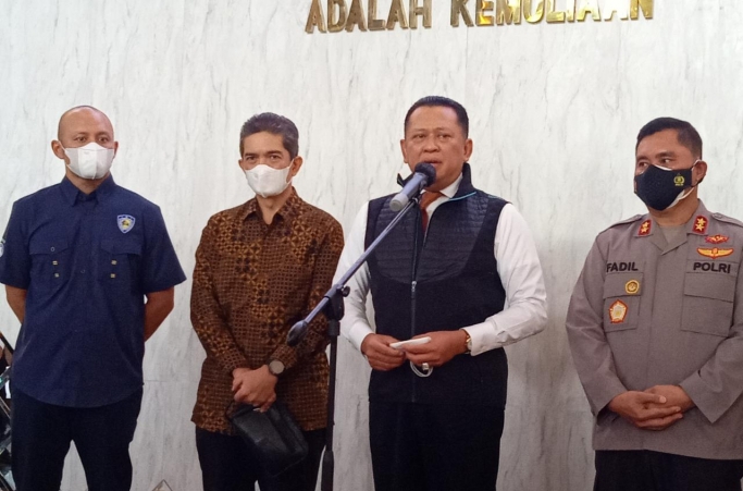 Ketua Ikatan Motor Indonesia (IMI) Bambang Soesatyo bertemu Kapolda Metro Jaya Irjen Pol Fadil Imran membahas balapan liar. (Foto: PMJ News/Yeni)