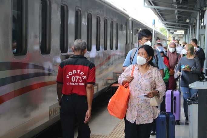 Penumpang Kereta Api. (Foto: PMJ News). 