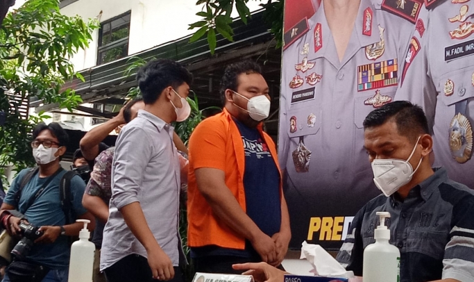 Komika Fico Fachriza resmi ditetapkan sebagai tersangka atas kasus penyalahgunaan narkotika. (Foto: PMJ News/Yeni)