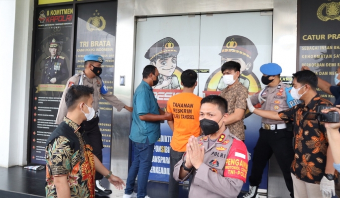 Kapolres Tangerang Selatan, AKBP Sarly Sollu menggelar perkara kasus penculikan anak. (Foto: PMJ News)