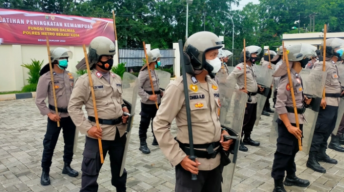 Polda Metro Jaya mengerahkan ratusan personel untuk pengamanan Cagub-Cawagub. (Foto: Dok PMJ News)