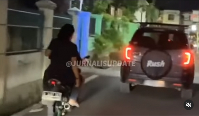 Viral pengemudi mobil ngebut hingga diteriaki maling dan tewas dihakimi massa. (Foto: PMJ News/Instagram jurnalisupdate)