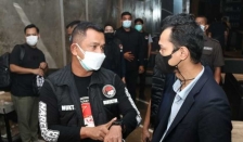 Direktur Reserse Narkoba Polda Metro Jaya, Kombes Pol Mukti Juharsa melakukan pemantauan prokes di tempat hiburan. (Foto: PMJ News/Ditresnarkoba Polda Metro)