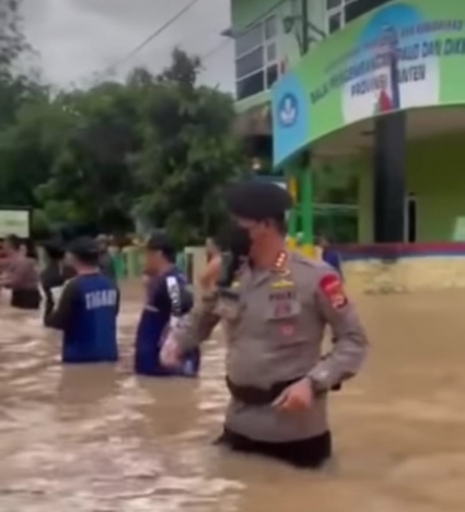 Sejumlah kawasan di Serang tergenang air banjir. (Foto: Instagram Polres Serang)