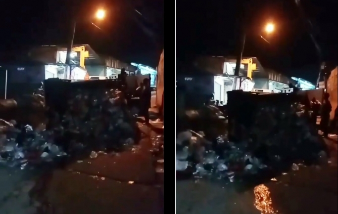 Sebuah mobil bermuatan sampah mengalami kecelakaan dan terguling di Jalan Raya Bulak Timur, Cipayung, Kota Depok. (Foto: PMJ News/Instagram @infodepok.id)