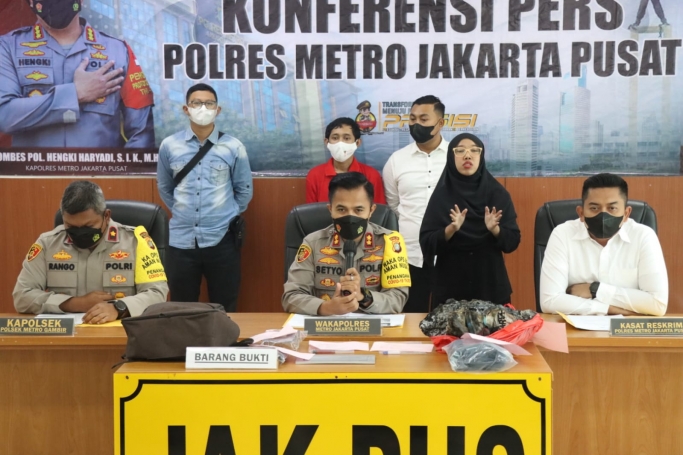 Keterangan Wakapolres Jakpus AKBP Setyo Koes Heriyanto dan jajarannya. (Foto: PMJ News)