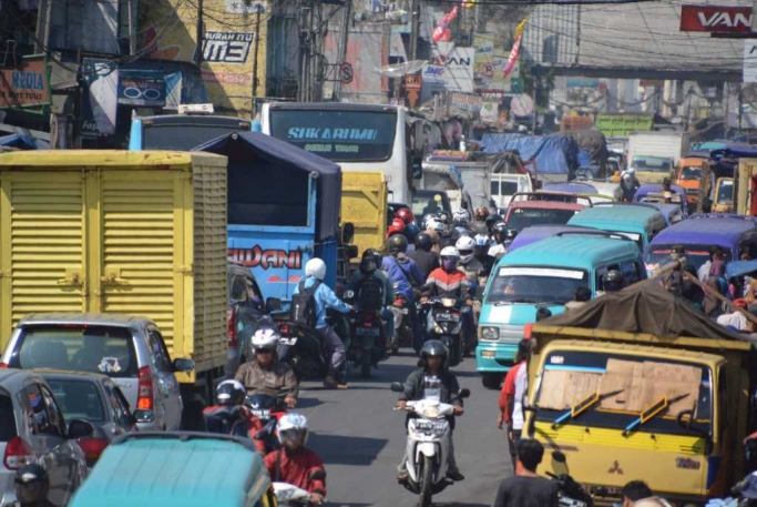 Kemacetan di jalur mudik dan wusata Sukabumi. (Foto: Dok Net)