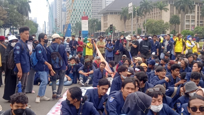 Ribuan mahasiswa dari berbagai universitas memadati kawasan Patung Kuda, Jakarta Pusat. (Foto: PMJ News/ Yeni)