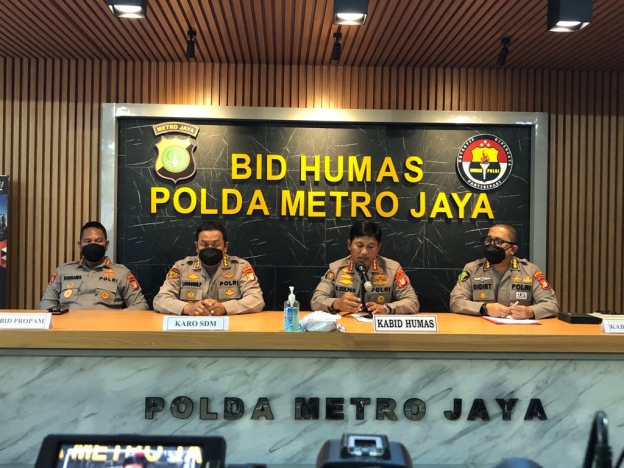 Keterangan Karo SDM Polda Metro Jaya, Kombes Pol Langgeng Purnomo beserta jajarannya. (Foto: PMJ News/ Yeni)