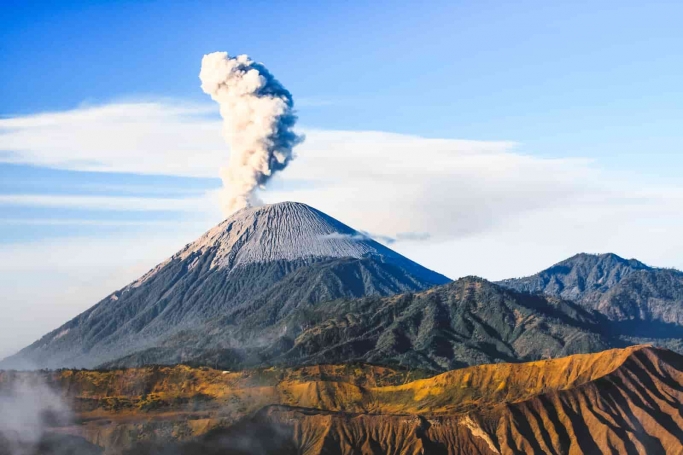 Gunung Ile Lewotolok. (Foto: Dok Net)