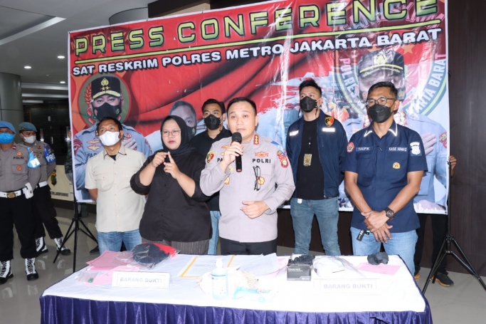 Keterangan Kapolres Metro Jakarta Barat, Kombes Pol Pasma Royce. (Foto: PMJ News)