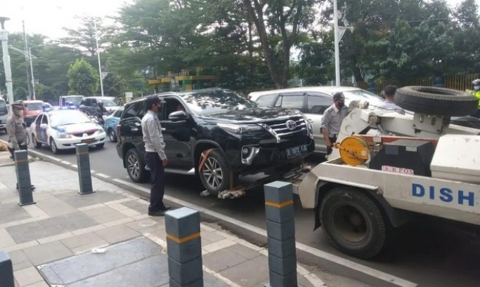 Penertiban parkir liar di kawasan Senopati, Jakarta Selatan. (Foto: PMJ News/Dok Polda Metro Jaya)