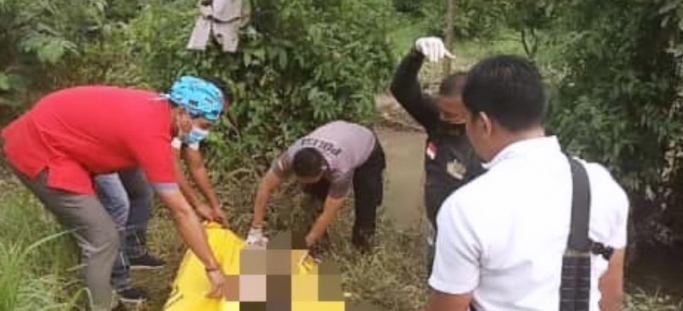 Mayat perempuan yang mengambang di Sungai Cimanceri. (Foto: Instagram Infoserbaraja). 