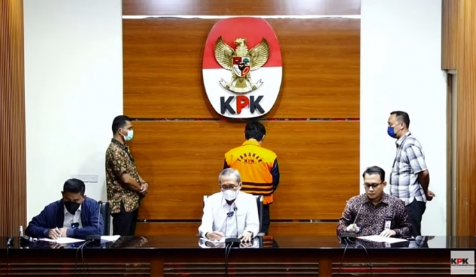 KPK resmi mengumumkan Mardani Maming sebagai tersangka kasus suap. (Foto: PMJ News/YouTube KPK)