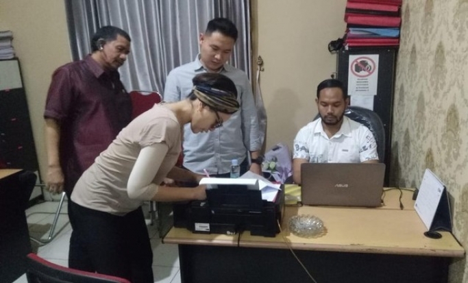 Nikita Mirzani saat jalani wajib lapor di Polres Serang Kota. (Foto: PMJ News/Dok Pores Serang Kota)