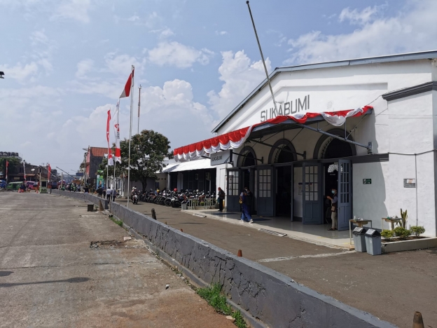 Stasiun KA Sukabumi. (Foto: PMJ News)