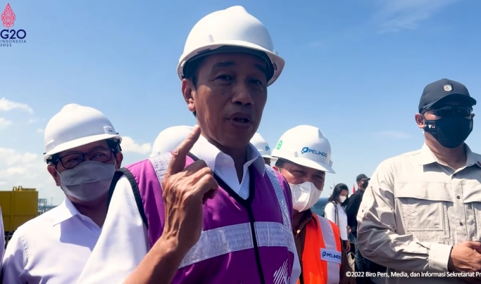 Presiden Jokowi saat berada di Kabupaten Mempawah, Pontianak, Kalimantan Barat. (Foto: PMJ News/YouTube Setpres)