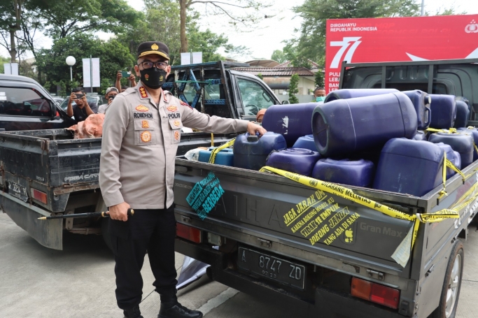 Sejumlah barang bukti yang diamankan polisi. (Foto: PMJ News)
