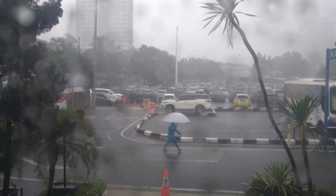 Hujan deras mengguyur wilayah DKI Jakarta beberapa waktu lalu. (Foto: PMJ News)