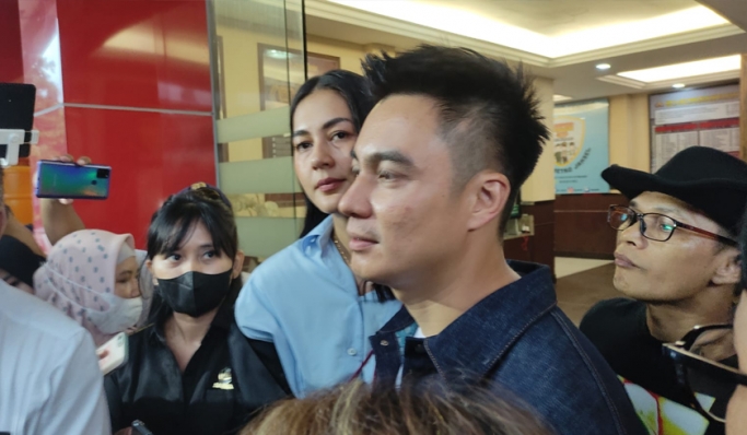 Artis Baim Wong dan Paula Verhoeven menjalani pemeriksaan di Polres Metro Jaksel. (Foto: PMJ News/Istimewa)