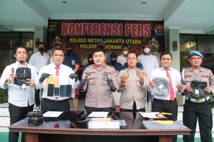 Kapolsek Pademangan Kompol Happy Saputra beri keterangan. (Foto; PMJ/Fajar). 