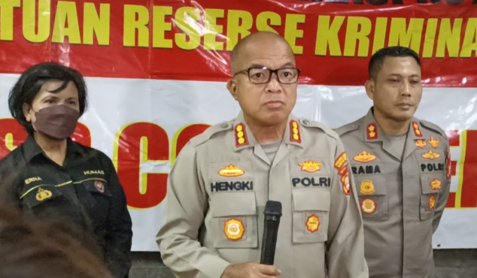 Kapolres Metro Bekasi Kota, Kombes Pol Hengki memberikan keterangan pers. (Foto: PMJ News)